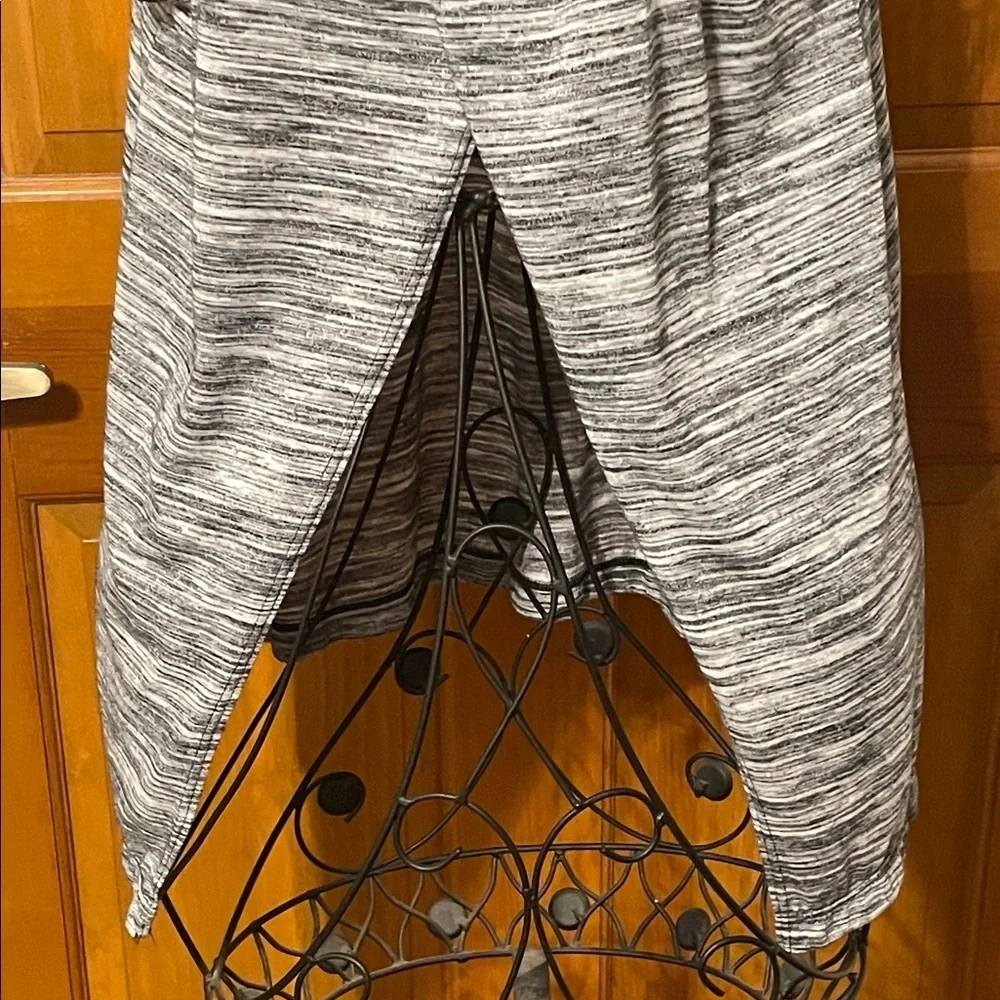 🏃‍♀️🏃‍♀️🏃‍♀️3 for 12$🏃‍♀️🏃‍♀️🏃‍♀️Nike Women's Black and White Striped Tank Top